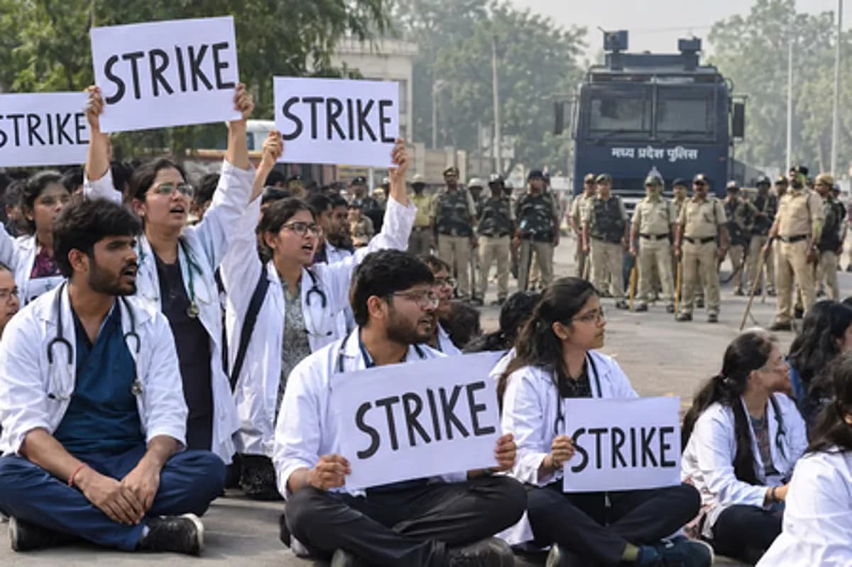 Madhya Pradesh Politics Heats Up After MBBS Interns Secure 50% Stipend Hike